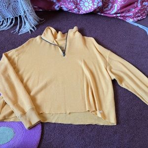 Hollister, 1/2 Zipped Cropped Turtle Neck Fleece